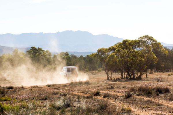 4WD track dust